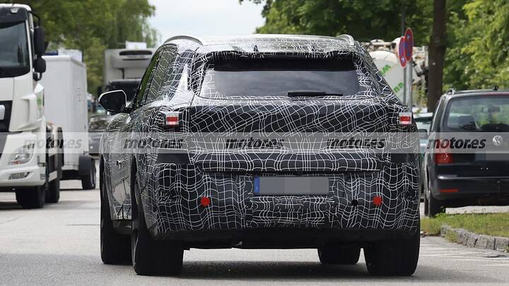 BMW ya prueba el iX5 M70 xDrive, no parece un super-SUV eléctrico pero va a volar 15