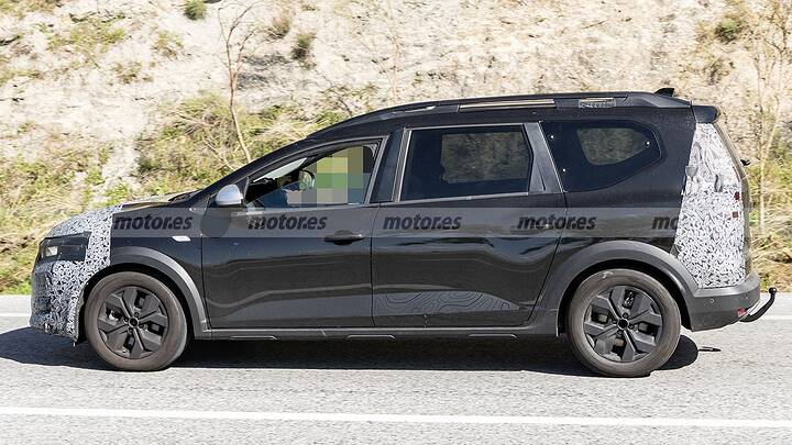 interior-dacia-jogger-2026-fotos-espia-2025107991-1746350932_7
