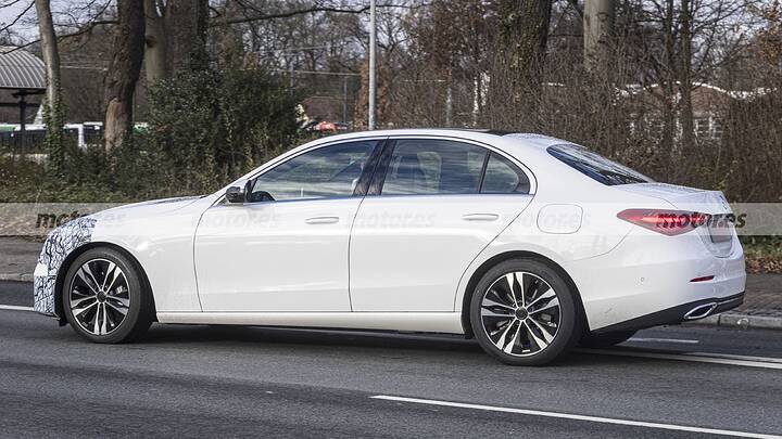 mercedes-clase-c-facelift-fotos-espia-2026-2024105626-1733395210_13