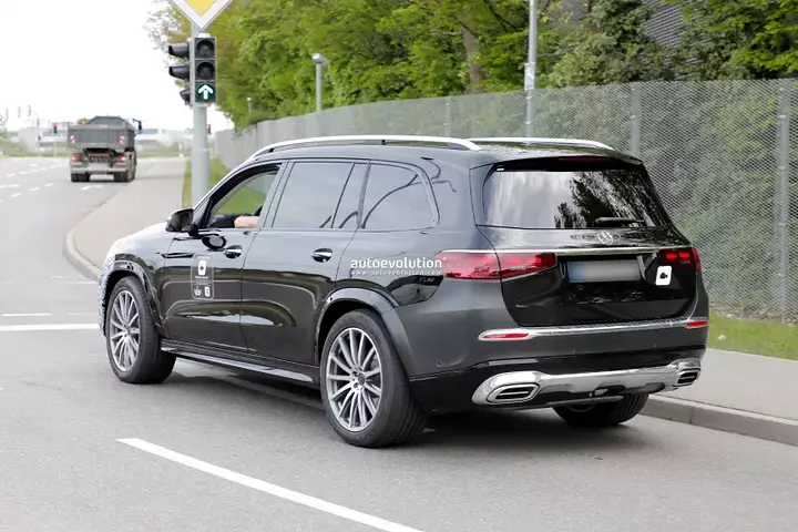 the-mercedes-maybach-gls-600-4matic-looks-primed-for-a-second-facelift-thumbnail_9.jpg