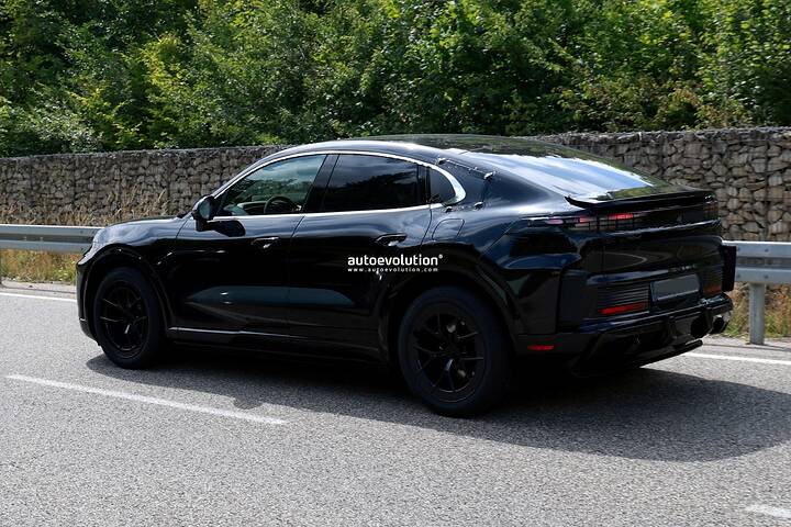 imgi_52_2027-porsche-cayenne-coupe-electric-spied-with-strange-looking-rear-vents_12