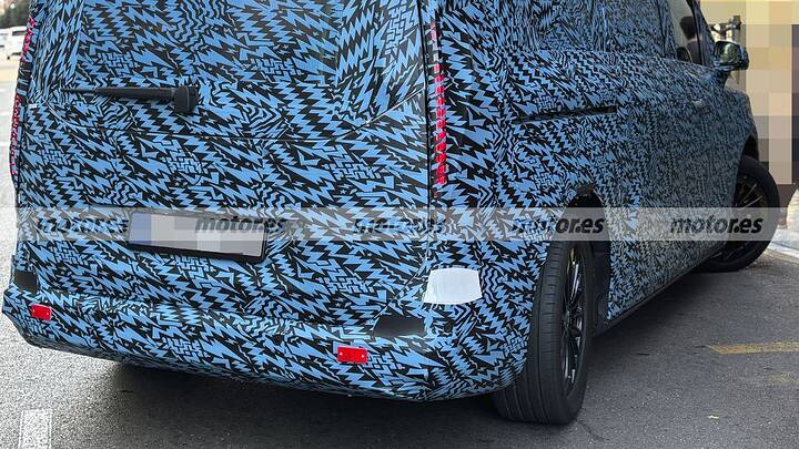 Mercedes didn't want you to see it like this, the new electric VLE, ​​caught like never before in these spy photos 14
