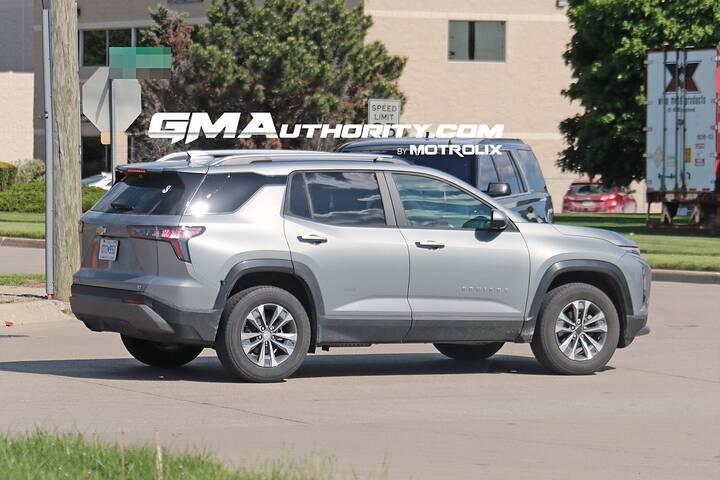 2025-chevrolet-equinox-lt-on-the-road-pictures-sterling-gray-metallic-gxd-may-2024-exterior-005