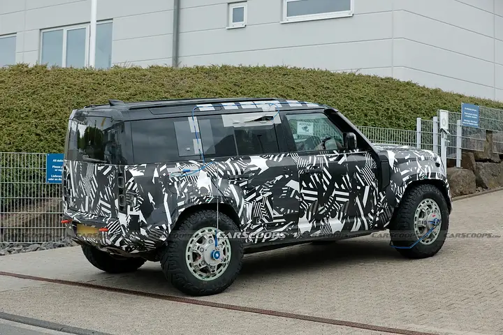 Land-Rover-Defender-Extreme-Spy-Shots--newcarscoops-31