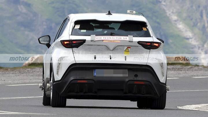 El nuevo CUPRA Raval calienta motores en los Alpes, el eléctrico español reaparece y deja ver nuevos detalles 19