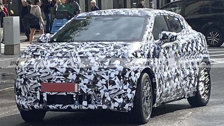 First spy photos of the new 2026 Nissan JUKE, the SUV that promises to surprise everyone again 3