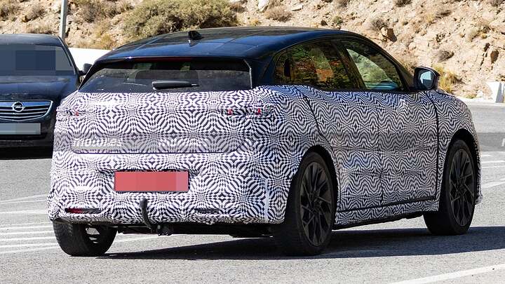 Cazado el nuevo Renault Megane que llega en 2026, su renovado diseño comienza a descubrirse 14