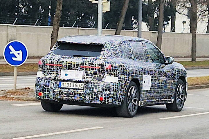 2026-BMW-iX3-NA5-Erlkoenig-Neue-Klasse-SUV-01-750x500 (1)