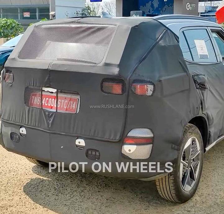 2025-hyundai-creta-electric-ev-spied-interiors-leak-4