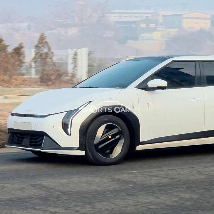 kia-ev4-hatchback-in-the-wild-5