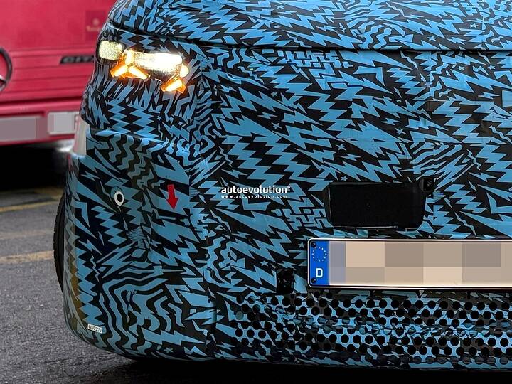 imgi_52_2027-mercedes-benz-vle-full-electric-passenger-van-spied-flaunting-rear-wheel-steering_16