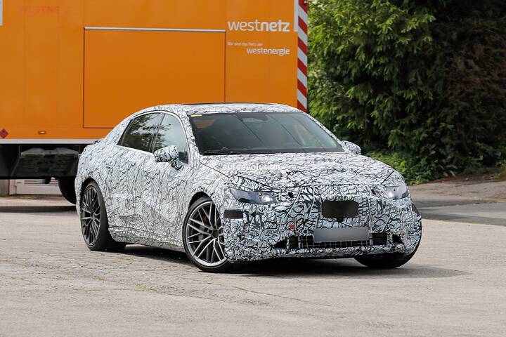 2026-mercedes-amg-c-class-ev-spied-testing-at-the-nurburgring-with-mismatched-wheels_23