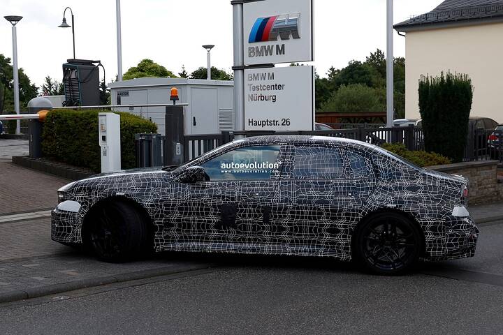 imgi_53_2028-bmw-m3-ev-spied-charging-after-serious-track-action_13