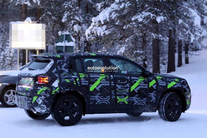 imgi_30_2027-jeep-avenger-spied-winter-testing-nicer-interior-materials-expected-265978_1