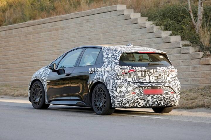 imgi_15_2026-cupra-born-spied-with-refreshed-front-bumper-headlights-and-taillights-thumbnail_11