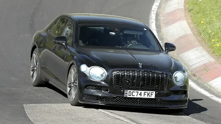 Bentley Flying Spur spied 01-newcarscoops