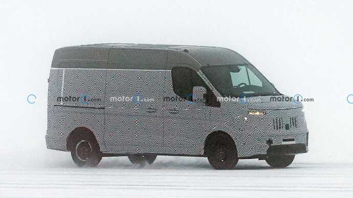new-renault-master-first-spy-photo (4)