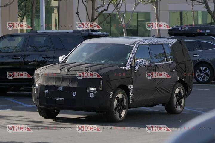 thumb-2027 Hyundai Santa Fe Facelift_newcarscoops_1768739611_8968_950x633