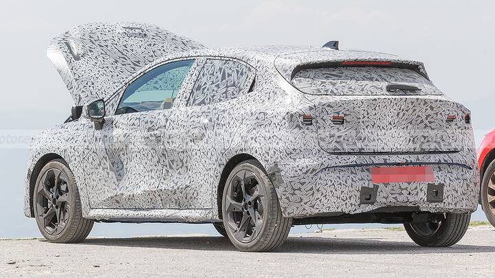 El interior del nuevo Renault Clio 2026 se descubre en estas fotos espía que adelantan un coche más digital y conectado 14