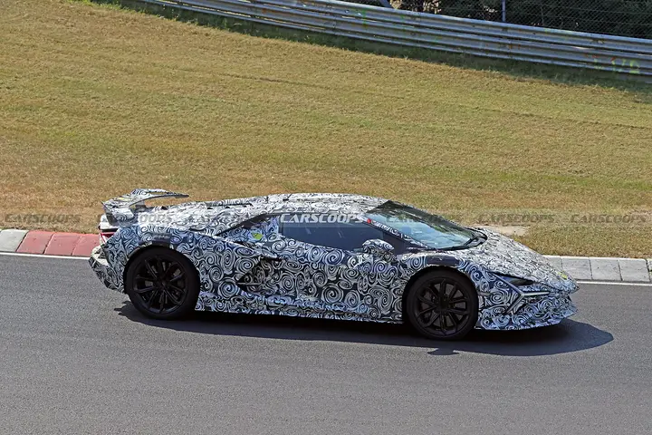 Lamborghini-Revuelto-SV-newcarscoops-8-2048x1366