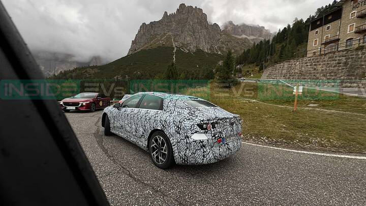 imgi_19_mercedes-c-class-with-eq-technology-spy-shots