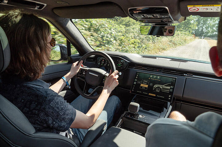 range-rover-sport-electric-prototype-008