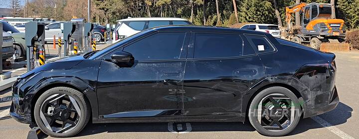2025 Kia EV4 GT-line sedan_image