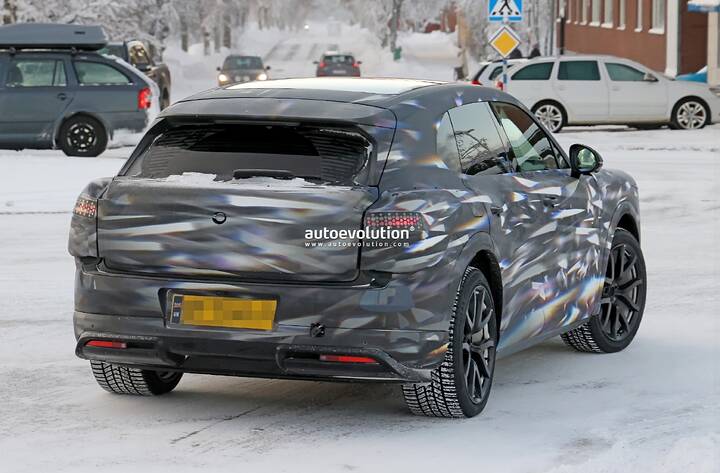 imgi_82_bentley-s-first-production-ev-shows-porsche-cayenne-electric-inspired-cockpit_31