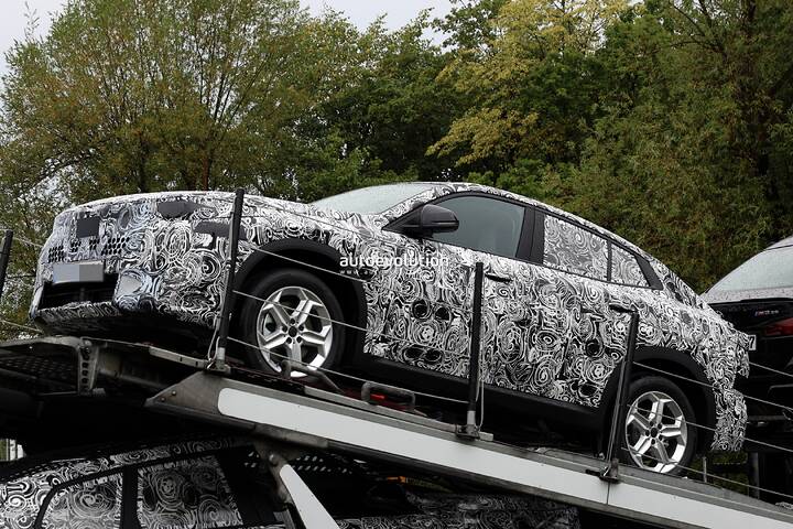 2027-bmw-x2-spied-in-a-premiere-wearing-neue-klasse-newcarscoops_14