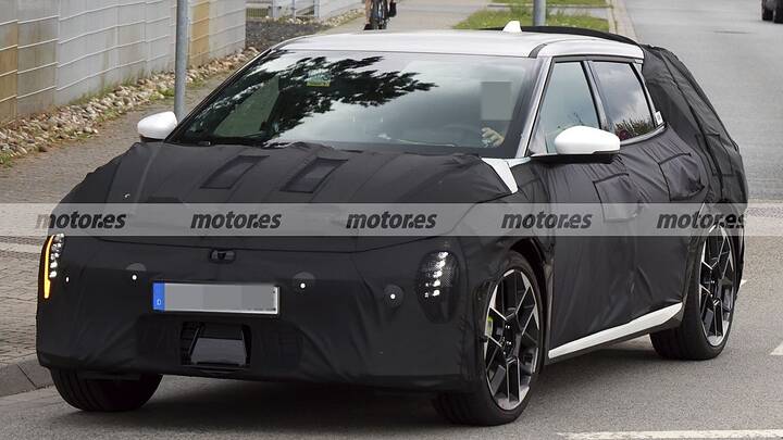Fotos espía del KIA EV4 GT, el compacto eléctrico que amenaza al ID.3 GTX y a Tesla 4