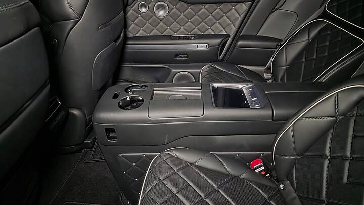 2027 Genesis GV90 Interior Leaked Without Camouflage_newcarscoops_5197_950x535