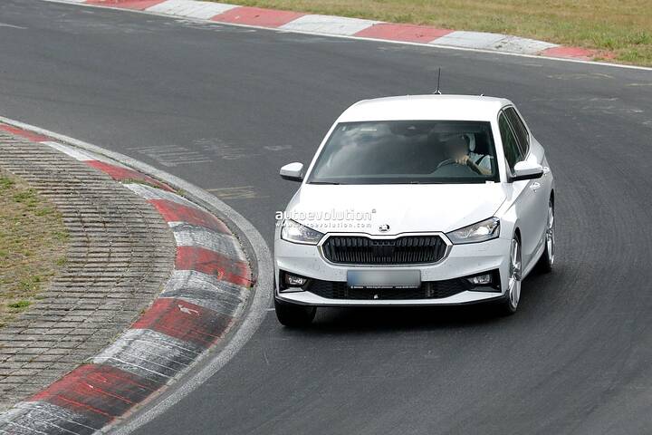 imgi_62_2026-skoda-fabia-rs-potentially-spied-may-feature-volkswagen-polo-gti-muscle_13