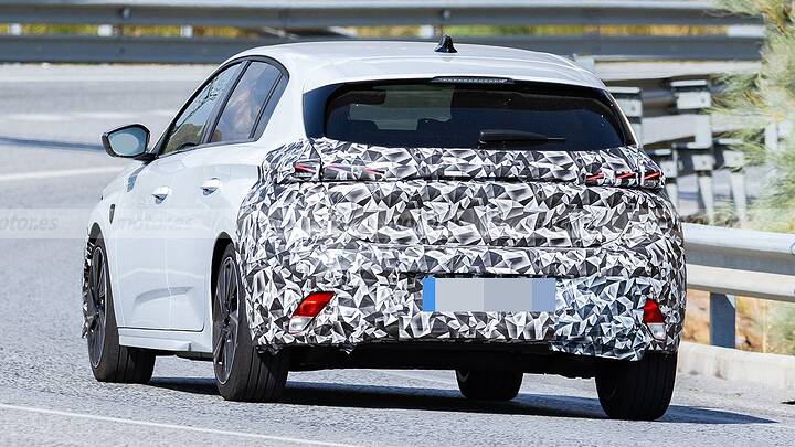 Cazado el nuevo Peugeot 308, descubre la renovación que desafía al Golf en estas fotos espía 16