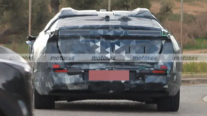 aston-martin-lagonda-electrico-2030-fotos-espia-2025111576-1765644172_10.webp.a584b32ce07aaaa90050066b285452d1