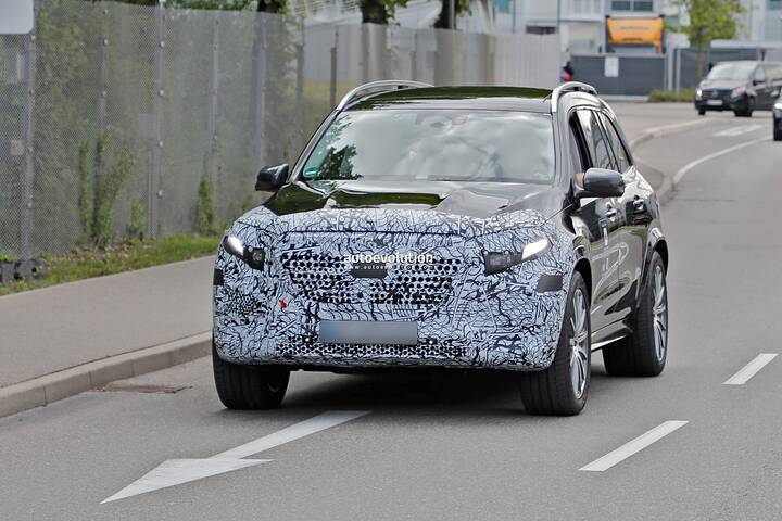 the-mercedes-maybach-gls-600-4matic-looks-primed-for-a-second-facelift_2