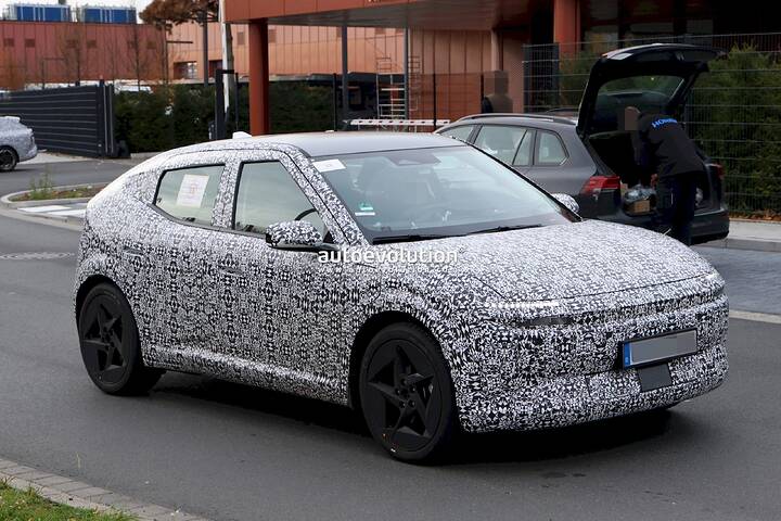 imgi_66_the-hyundai-ioniq-3-spied-with-concept-three-cues-tesla-esque-pleos-infotainment-system_16
