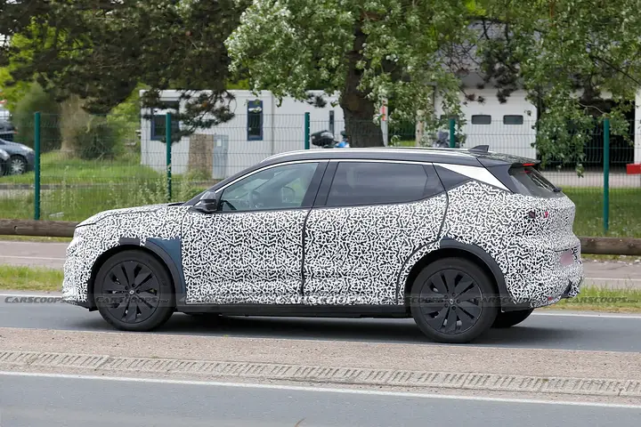 Renault-Scenic-E-Tech-Spy-Shots-EV-6