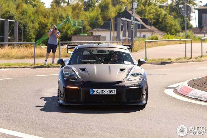Manthey Racing has been caught testing a Porsche 991 GT2 RS at the Nürburgring, and early signs (6)