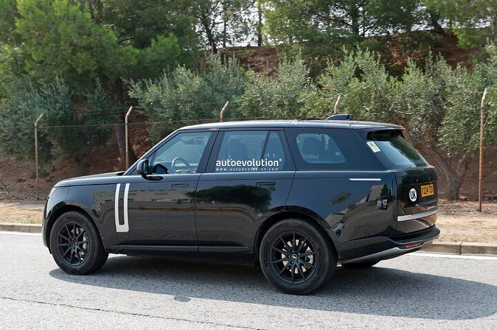 this-is-the-electric-range-rover-before-you-re-supposed-to-see-it_9