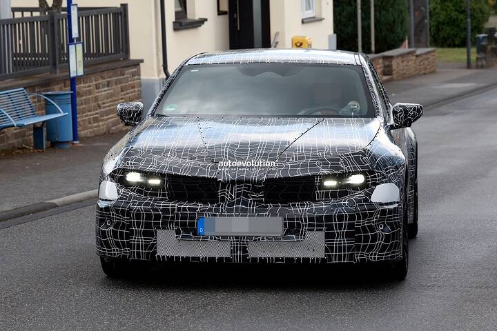 imgi_44_2028-bmw-m3-ev-spied-charging-after-serious-track-action_4
