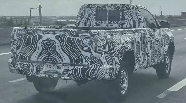 2026-Toyota-HiLux-single-cab-spy-shot-3
