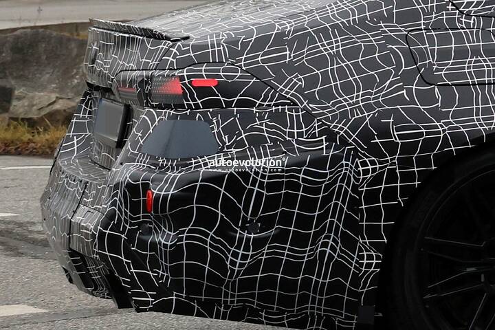 imgi_54_2028-bmw-m5-sedan-adopts-neue-klasse-i3-rear-signature-lighting_13