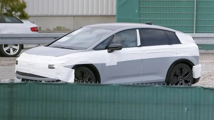 New Audi A2 e-tron spy shots-newcarscoops_3