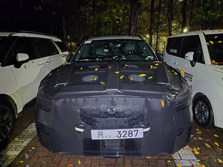 2027 Genesis GV70 HEV_1280_20251010_203404