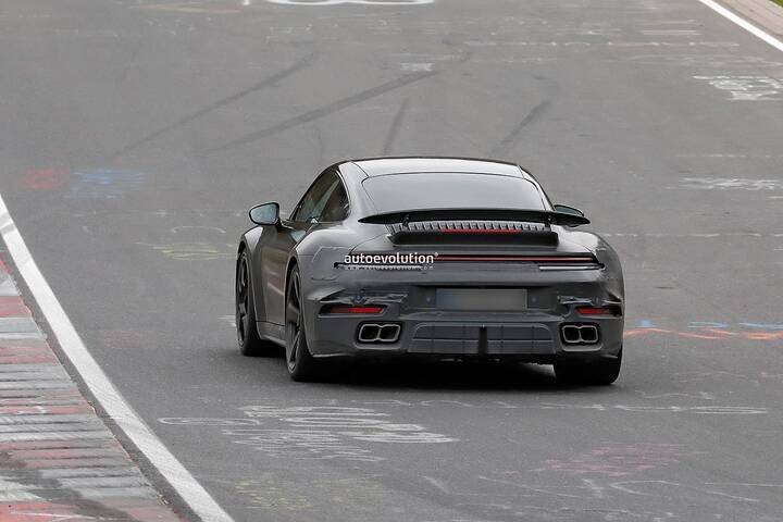 2025-porsche-911-spied-with-minimal-camouflage-will-debut-summer-2024_29