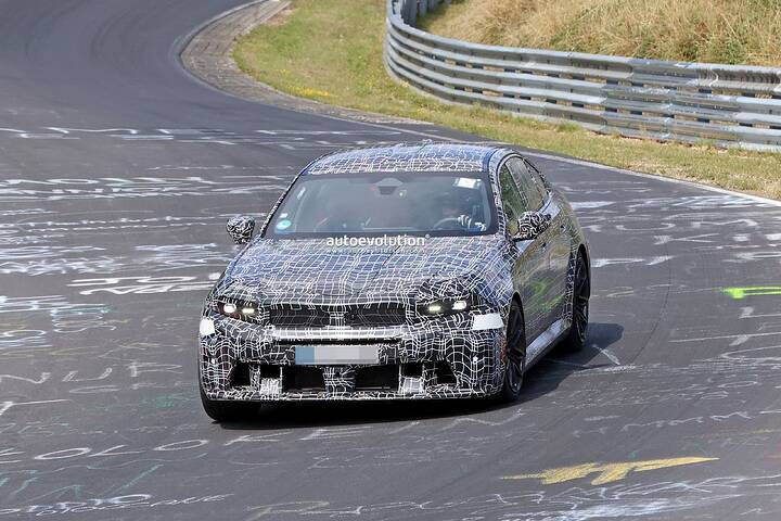 spy-photos-2027-bmw-m5-neue-klasse-prototype-rocking-the-nuerburgring-reveals-all-we-need-to-know_1
