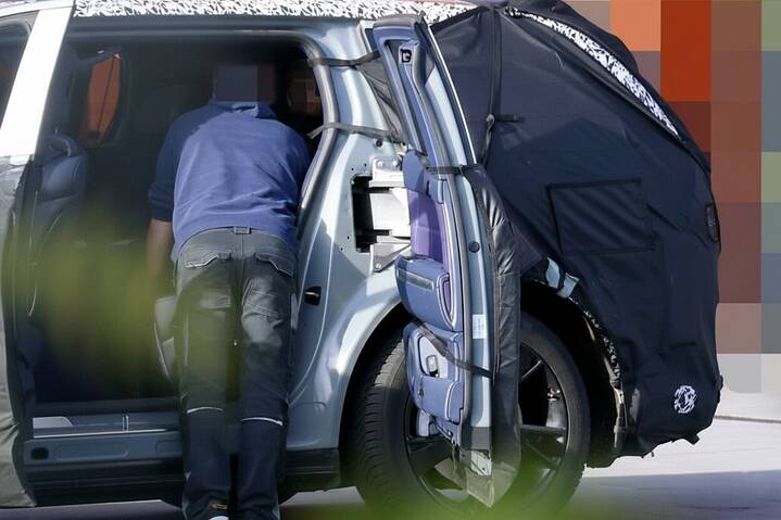 Pillarless Genesis GV90 Prototype