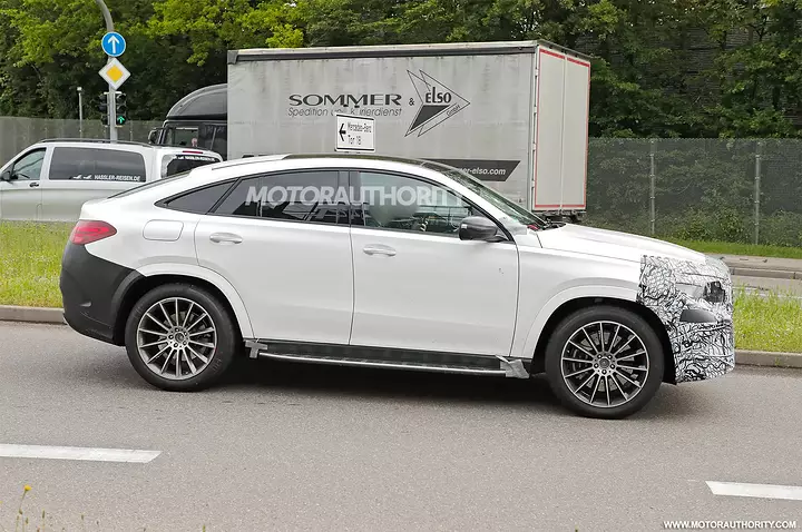 2027-mercedes-benz-gle-class-coupe-facelift-spy-shots--photo-credit-baldauf_100932278_h