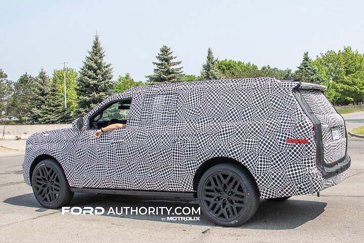 2025-ford-expedition-prototype-spy-shots-may-2023-new-24-inch-wheels-exterior-005