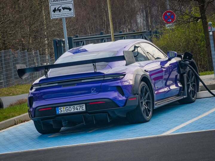 What in the energiser bunny heck is this#manthey #taycanturbogt #nürburgring #porsche (1)